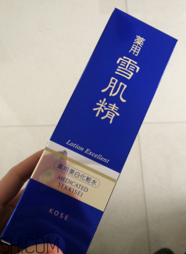 雪肌精優(yōu)純菁華水是爽膚水嗎？有什么功效？
