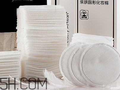 化妝棉卸妝時候要打濕嗎？使用化妝棉卸妝要注意什么？