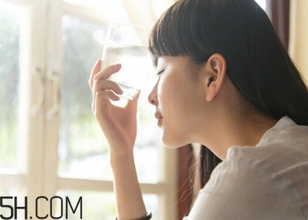 女性初潮一般多少歲？女性初潮年齡如何預(yù)測(cè)？
