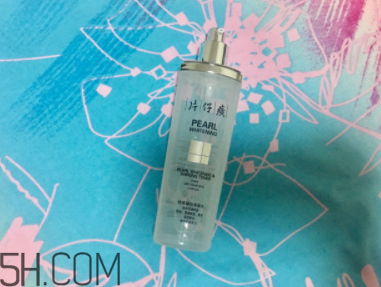 片仔癀珍珠亮膚水適合敏感皮嗎？有刺激嗎？