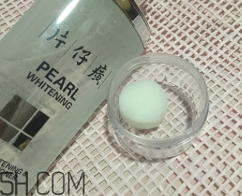 片仔癀珍珠亮膚水適合敏感皮嗎？有刺激嗎？