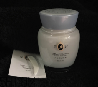 片仔癀珍珠膏夏天能用嗎？會(huì)不會(huì)很油？