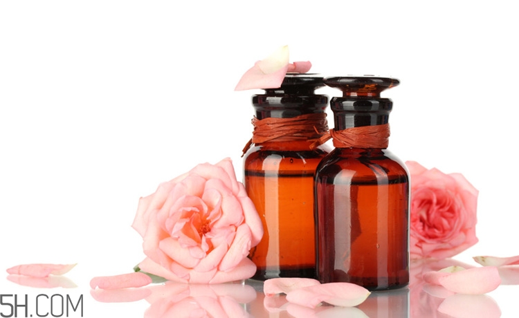 玫瑰精油能泡腳嗎？玫瑰精油的使用方法有哪些？