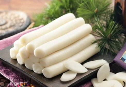年糕長霉點(diǎn)還能吃嗎 年糕發(fā)霉了應(yīng)怎么處理