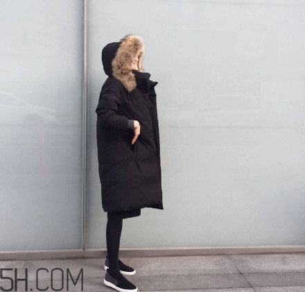 羽絨服怎么穿不顯胖？冬季好看的女裝羽絨服時(shí)尚搭配