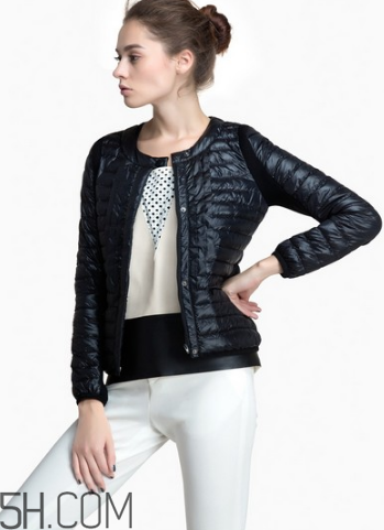 女裝羽絨服怎么保養(yǎng)？輕薄羽絨服怎么搭配？