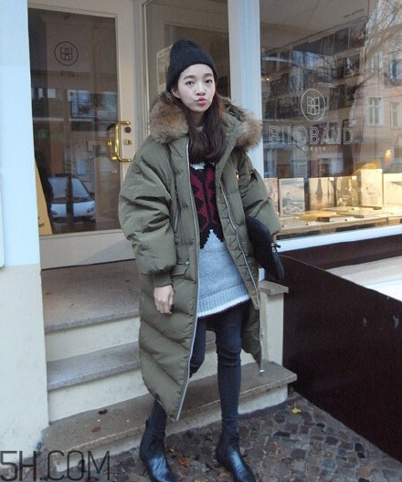 羽絨服怎么穿不顯胖？冬季好看的女裝羽絨服時(shí)尚搭配