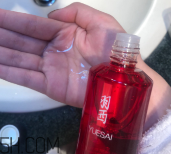 羽西靈芝水油不油？適合油皮嗎？