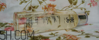 羽西蟲草新肌水有什么功效？適合什么膚質(zhì)？