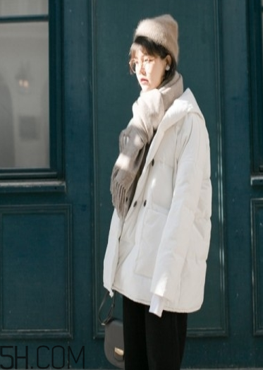 羽絨服搭配什么褲子好看？羽絨服搭配推薦