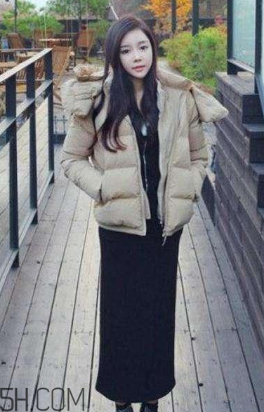 羽絨服搭配什么褲子好看？羽絨服搭配推薦