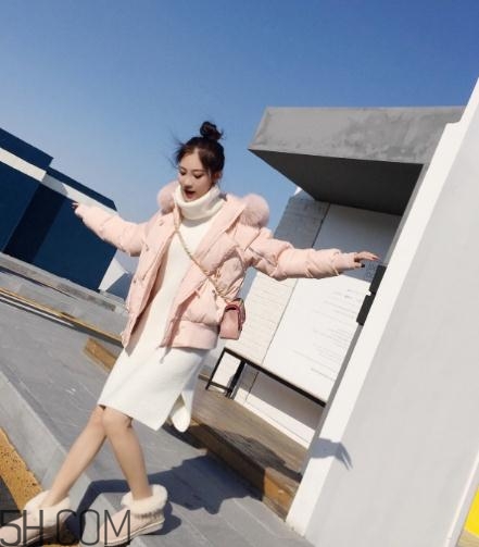 粉色羽絨服配什么鞋子？粉色羽絨服搭配鞋子圖片