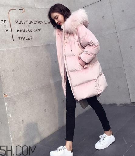 粉色羽絨服配什么鞋子？粉色羽絨服搭配鞋子圖片