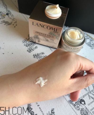 蘭蔻菁純眼霜與小黑瓶眼霜有什么區(qū)別？哪個好用？