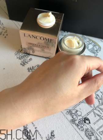 蘭蔻菁純眼霜與小黑瓶眼霜有什么區(qū)別？哪個好用？