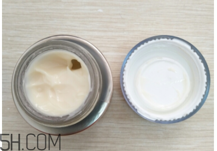 蘭蔻菁純眼霜與小黑瓶眼霜有什么區(qū)別？哪個好用？