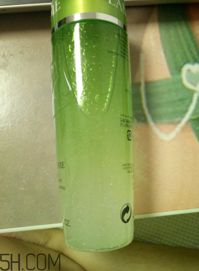 蘭蔻水光潤養(yǎng)美容液油不油？適合油皮嗎？