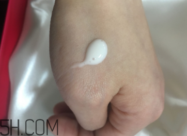 蘭蔻美膚修護精華乳有刺激嗎？適合敏感肌嗎？