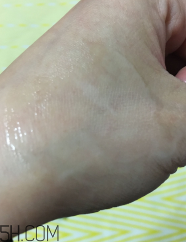 蘭蔻美膚修護精華乳有刺激嗎？適合敏感肌嗎？