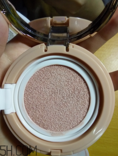 韓熙貞礦物氣墊霜油不油？適合油皮嗎？