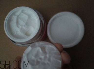 瓷肌御雪祛斑霜夏天能用嗎？瓷肌御雪祛斑夏天用油嗎？