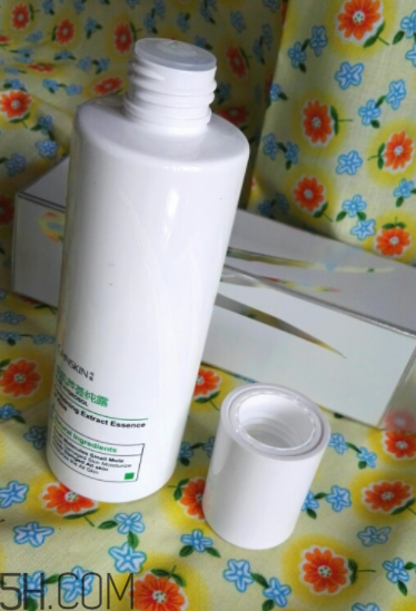 瓷肌蘆薈純露是爽膚水嗎？瓷肌蘆薈純露是乳液嗎？