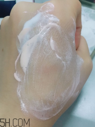 瓷肌晶透雪肌潔面乳可以卸妝嗎？清潔力如何？
