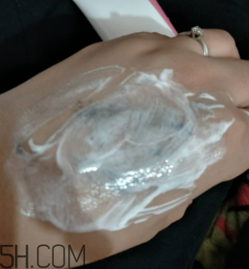 瓷肌晶透雪肌潔面乳可以卸妝嗎？清潔力如何？