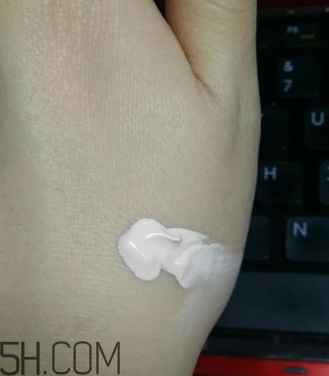 瓷肌礦物CC霜油不油？瓷肌礦物CC霜適合什么膚質(zhì)？