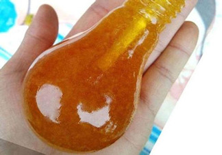 燈泡糖放進(jìn)嘴巴為什么拿不出來？燈泡棒棒糖怎么拿出來？