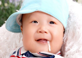 新生兒吐奶情況什么時候會沒有？寶寶吐奶了怎么辦？