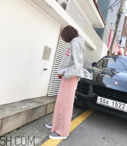 粉色褲子配什么上衣？將時(shí)尚與溫暖兼具的搭配