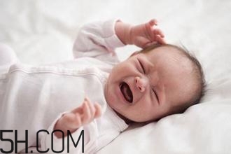 怎樣能夠訓(xùn)練嬰幼兒的肌肉？寶寶為什么總是在鬧騰？