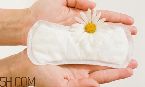 女人如何正確的使用衛(wèi)生巾？衛(wèi)生巾清涼好不好？