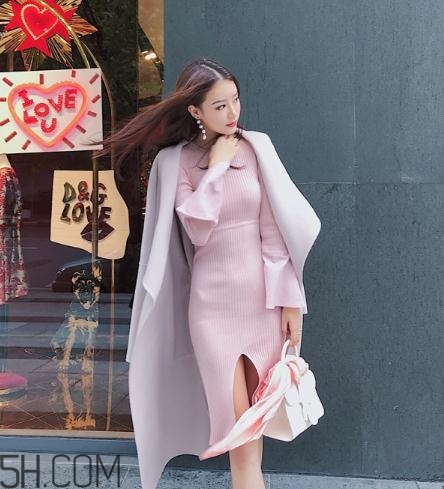 粉色裙子配什么外套？?jī)?yōu)雅時(shí)尚兩不誤