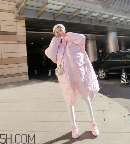 粉色面包服配什么褲子？少女心爆棚的經(jīng)典搭配