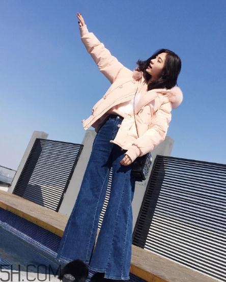 粉色面包服配什么褲子？少女心爆棚的經(jīng)典搭配
