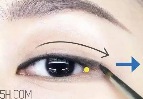 V型眼線怎么畫？V型眼線畫好美到冒泡