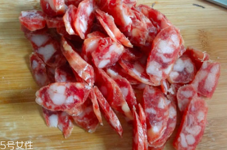 臘腸和香腸有什么區(qū)別？臘腸香腸概念不同