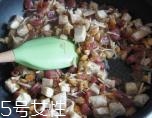 臘腸在蒸之前要泡水嗎？吃臘腸兩步走
