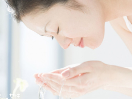冬季怎么洗臉？洗臉?biāo)澜遣蝗蒎e(cuò)過(guò)