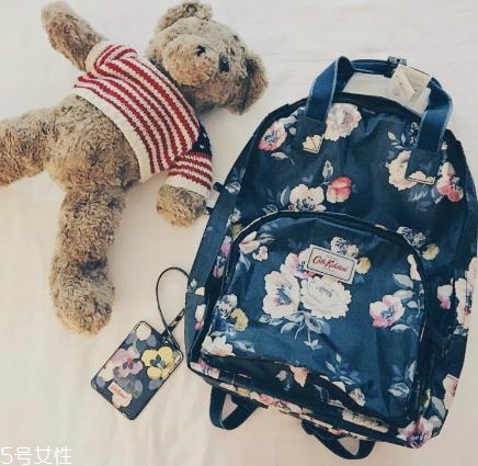 cath kidston是什么牌子？少女最?lèi)?ài)的小碎花風(fēng)代表