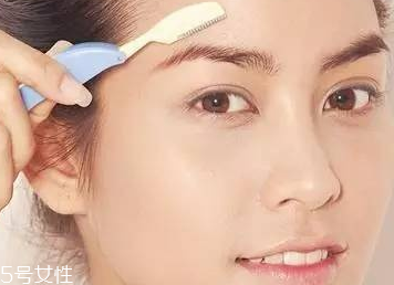 2018不流行平粗眉了？娛樂圈都在畫細長眉