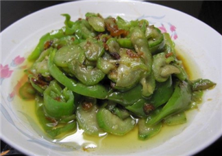 絲瓜的土腥味怎么去除？絲瓜切后不變色小技巧