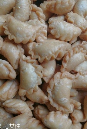 油角的皮要怎樣才松脆？關(guān)鍵看火候和時間