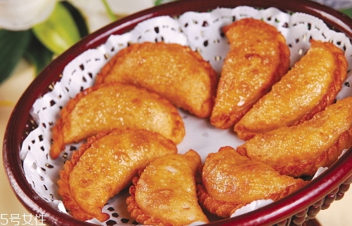 油角的皮要怎樣才松脆？關(guān)鍵看火候和時間