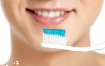 牙結(jié)石能自動(dòng)脫落嗎？除了洗牙別無他法