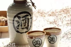 喝白酒有哪些好處？喝點白酒能激活腸胃