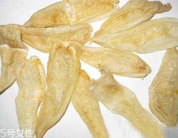 花膠燉牛奶用什么牛奶？普通鮮奶即可