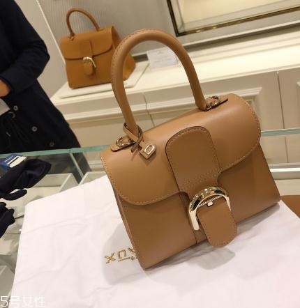 delvaux是哪個國家的？皇家專寵奢侈品牌